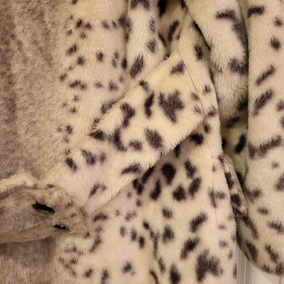 Vintage Faux Fur Spotted Coat By Davis Size Med
