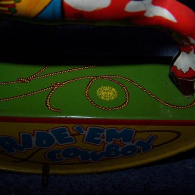 LOT 185 FAB VINTAGE TIN LITHO TOY WYANDOTTE RED RANGER RIDE 'EM COWBOY WINDUP TOY