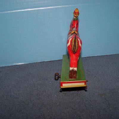 LOT 185 FAB VINTAGE TIN LITHO TOY WYANDOTTE RED RANGER RIDE 'EM COWBOY WINDUP TOY