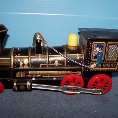 LOT 186 TIN LITHO BATTERY OPERATED IRON HORSE LOCOMOTIVE SKK JAPAN