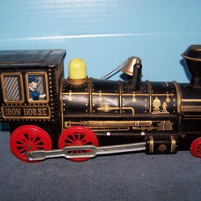 LOT 186 TIN LITHO BATTERY OPERATED IRON HORSE LOCOMOTIVE SKK JAPAN
