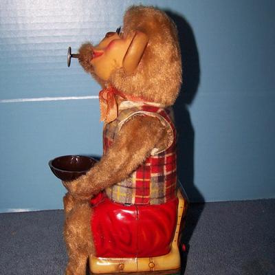 LOT 188 GREAT VINTAGE TIN LITHO BATTERY OP BUBBLE BLOWING MONKEY