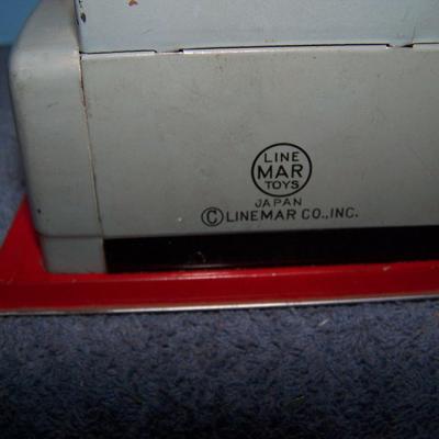 LOT 189 VINTAGE TIN LITHO BATTERY OP TOY LINE MAR TELEPHONE BEAR