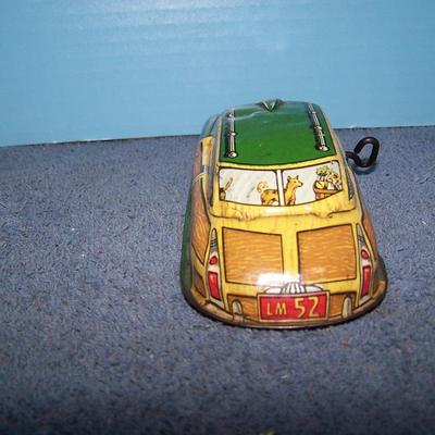 LOT 190 VINTAGE TIN LITHO WIDEUP MARX WOODY STATION WAGON