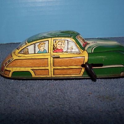 LOT 190 VINTAGE TIN LITHO WIDEUP MARX WOODY STATION WAGON