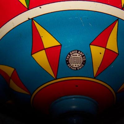 LOT 191 TIN LITHO LG OHIO ART SPINNING TOP