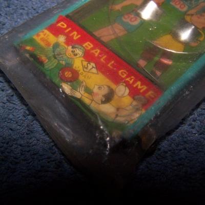 LOT 198 SMALL BAGATELLE & BALL PUZZLE-2 SIDED