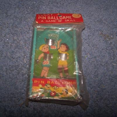 LOT 198 SMALL BAGATELLE & BALL PUZZLE-2 SIDED