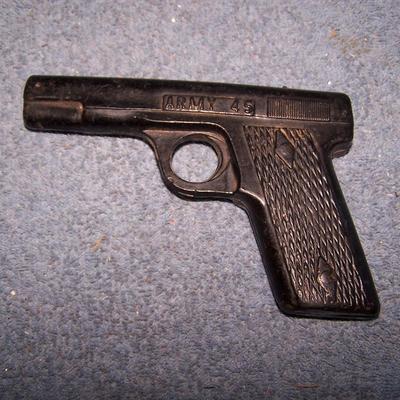 LOT 201 GREAT HARD RUBBER ARMY 45 TOY GUN/PISTOL