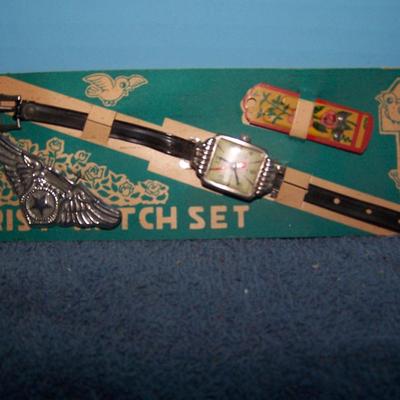 LOT 203 WONDERFUL VINTAGE TIN LITHO TOYS on CARDS PIRATE & WATCH SETS JAPAN