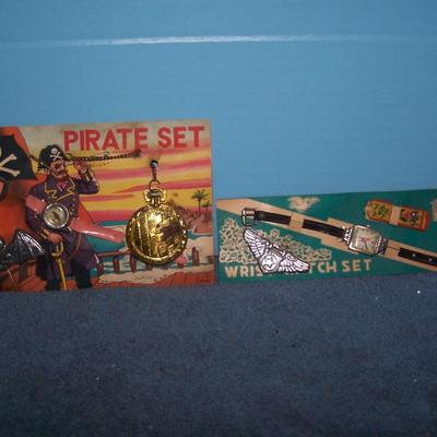 LOT 203 WONDERFUL VINTAGE TIN LITHO TOYS on CARDS PIRATE & WATCH SETS JAPAN