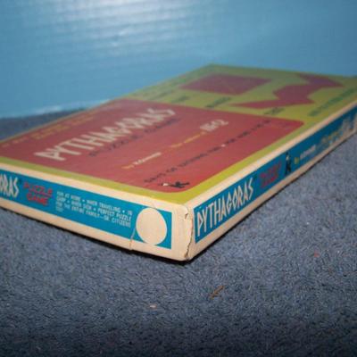 LOT 207 GREAT VINTAGE PUZZLES & GAMES