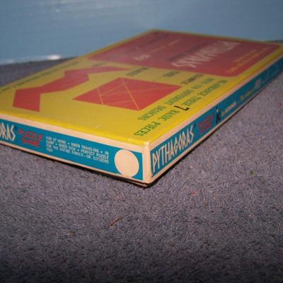 LOT 207 GREAT VINTAGE PUZZLES & GAMES