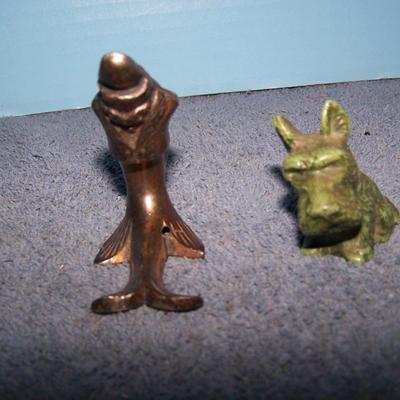 LOT 214 VINTAGE CAST IRON SCOTTY DOG & METAL FISH