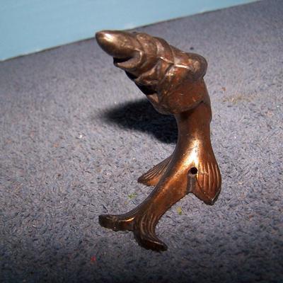 LOT 214 VINTAGE CAST IRON SCOTTY DOG & METAL FISH