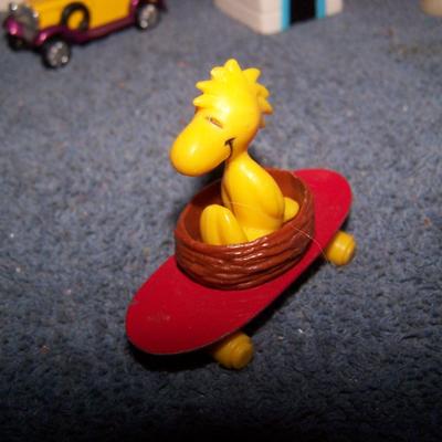 LOT 216 COLLECTABLE MCM SNOOPY/PEANUTS STUFF