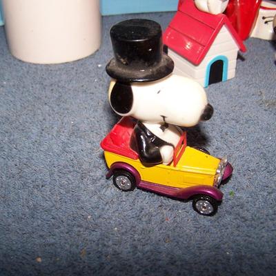 LOT 216 COLLECTABLE MCM SNOOPY/PEANUTS STUFF