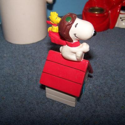 LOT 216 COLLECTABLE MCM SNOOPY/PEANUTS STUFF