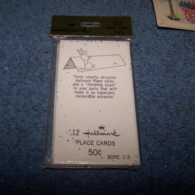 LOT 217 VINTAGE HALLMARK PLACECARDS/TALLYS/INVITATIONS/NAPKINS