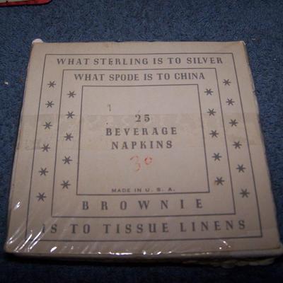 LOT 219 VINTAGE PAPER NAPKINS MANY DESIGNS GREAT GRAPHICS
