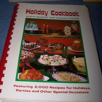 LOT 222 YUMMY COOKBOOKS 1998/82/77/86/70