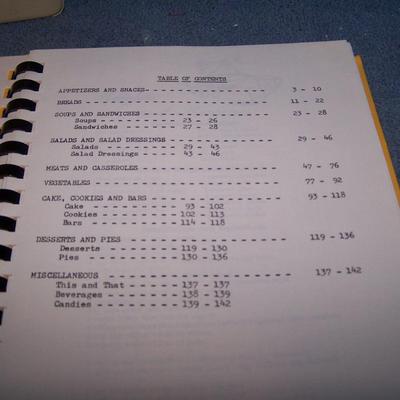 LOT 222 YUMMY COOKBOOKS 1998/82/77/86/70