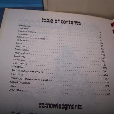 LOT 222 YUMMY COOKBOOKS 1998/82/77/86/70
