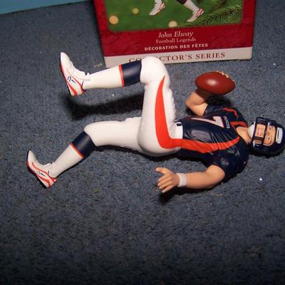 LOT 224 HALLMARK BRONCOS JOHN ELWAY CHRISTMAS ORNAMENT in BOX