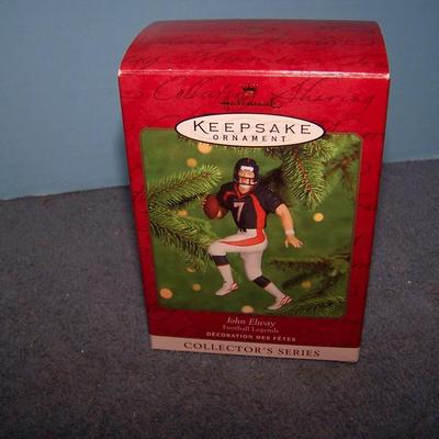 LOT 224 HALLMARK BRONCOS JOHN ELWAY CHRISTMAS ORNAMENT in BOX