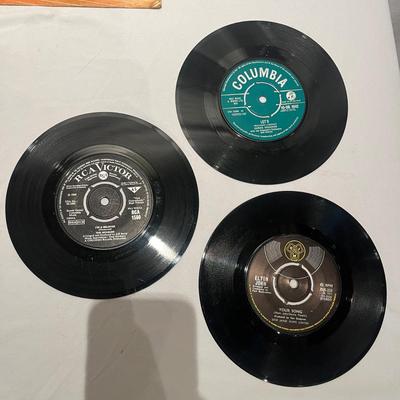 Collection of Vintage 45s (D-MG)