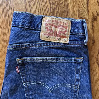 Carhartt, Levi’s, Wrangler and Other Men’s Pants and Shorts - Sizes 32-34 (B3-DZ)