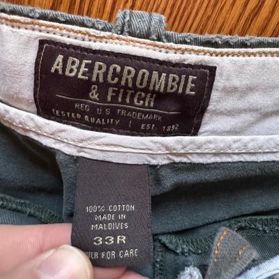 Carhartt, Levi’s, Wrangler and Other Men’s Pants and Shorts - Sizes 32-34 (B3-DZ)