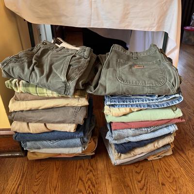 Carhartt, Levi’s, Wrangler and Other Men’s Pants and Shorts - Sizes 32-34 (B3-DZ)