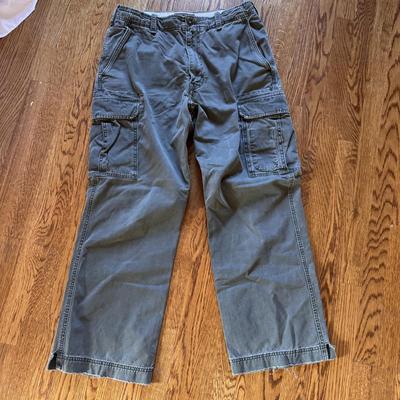 Carhartt, Levi’s, Wrangler and Other Men’s Pants and Shorts - Sizes 32-34 (B3-DZ)