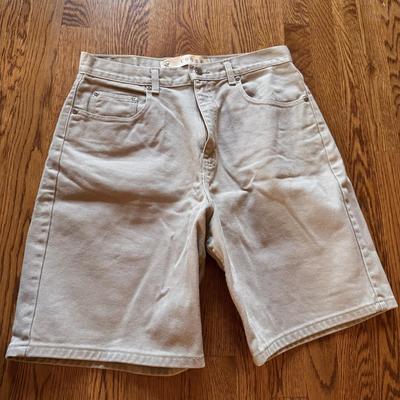 Carhartt, Levi’s, Wrangler and Other Men’s Pants and Shorts - Sizes 32-34 (B3-DZ)