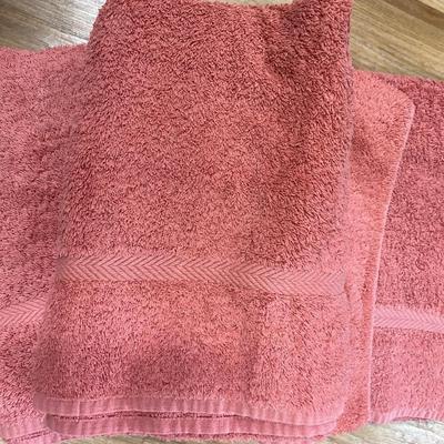 6 salmon color bath towels
