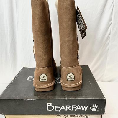 Lot A 104. NIB BEARPAW Lauren - Hickory Size 9