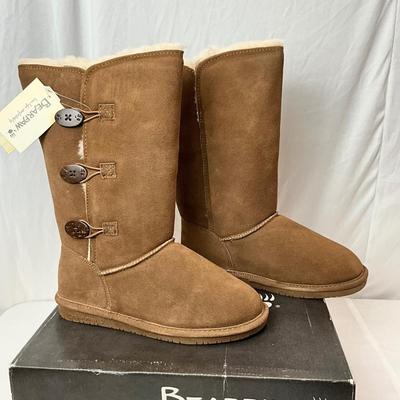 Lot A 104. NIB BEARPAW Lauren - Hickory Size 9