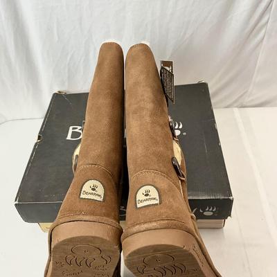Lot A 104. NIB BEARPAW Lauren - Hickory Size 9