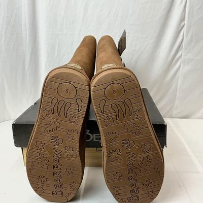 Lot A 104. NIB BEARPAW Lauren - Hickory Size 9
