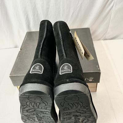 Lot A 105 NIB BEARPAW Emma Short - Black II Size 8