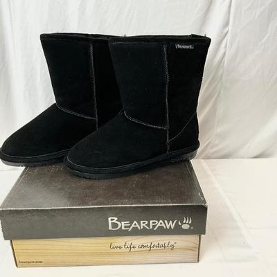 Lot A 105 NIB BEARPAW Emma Short - Black II Size 8