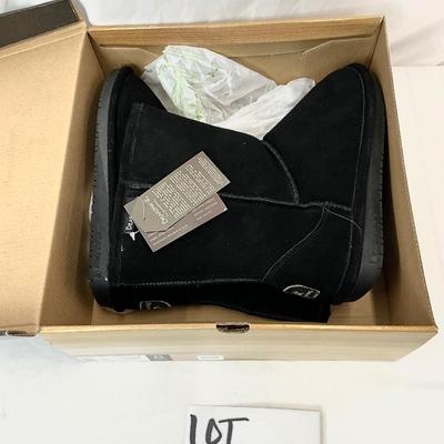 Lot A 105 NIB BEARPAW Emma Short - Black II Size 8