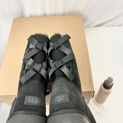 Lot A 106 UGG Bailey Bow II - Black size 9