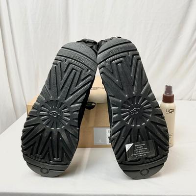 Lot A 106 UGG Bailey Bow II - Black size 9