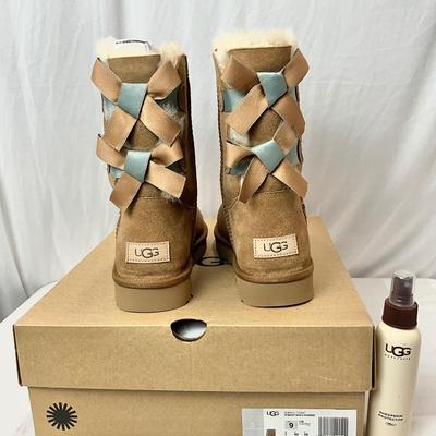 Lot A 107 NIB UGG Bailey Bow II Shimmer Chestnut Size 9
