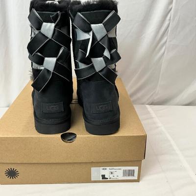 Lot A 109 NIB UGG Bailey Bow II Shimmer - Chestnut Size 9
