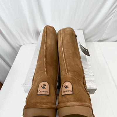 Lot A 111 NIB BEARPAW Blanca Tall II - Hickory Size 9