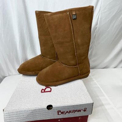Lot A 111 NIB BEARPAW Blanca Tall II - Hickory Size 9