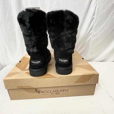 Lot A 112 NIB Koolaburra by UGG Dezi Short - Black Size 9